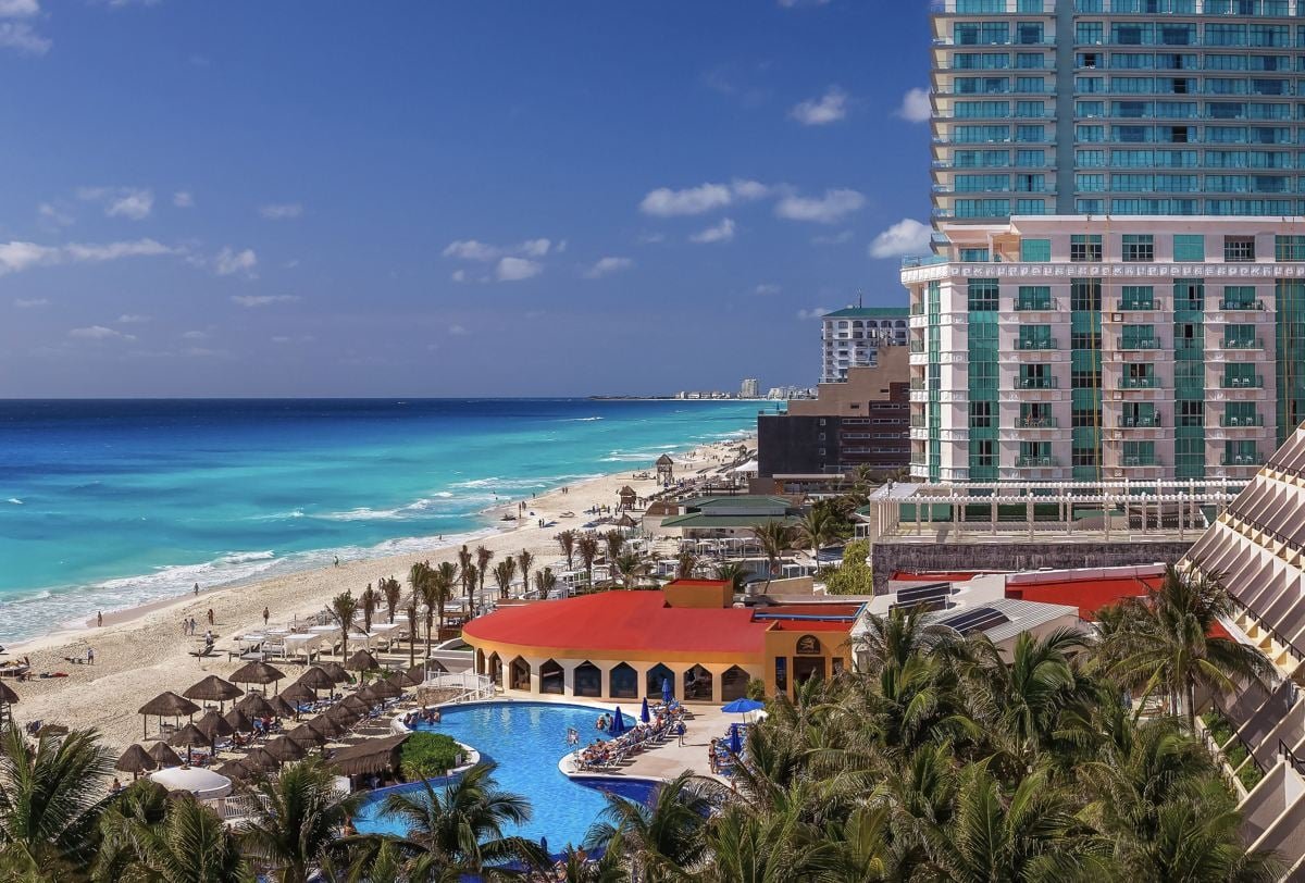These 2 US Airlines Are Launching 5 New Nonstop Flight Routes To Cancun This Winter