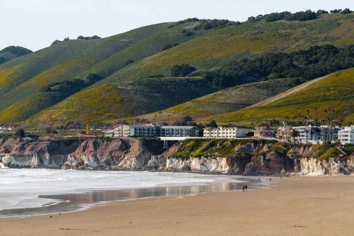 Beautiful beach and rolling hills in Pismo Beach